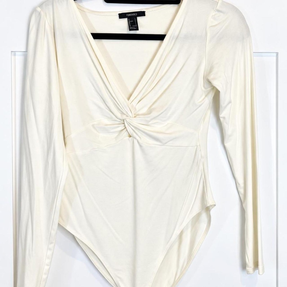 Forever 21 Ivory Twist-Front Long Sleeve Bodysuit – Large
